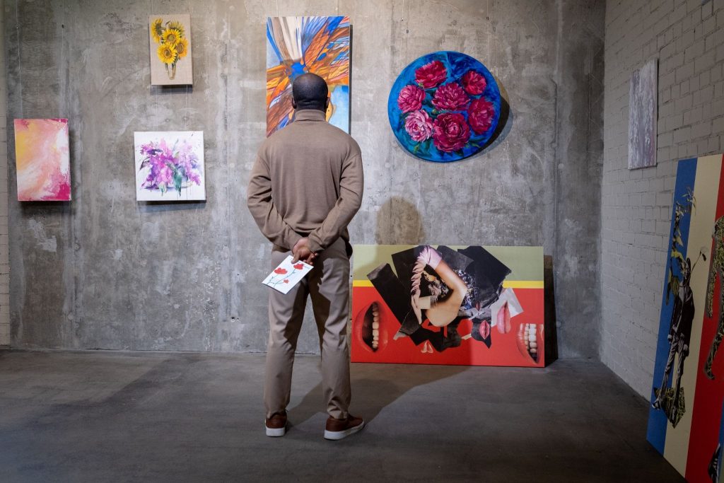 What defines contemporary Western art in modern art history?